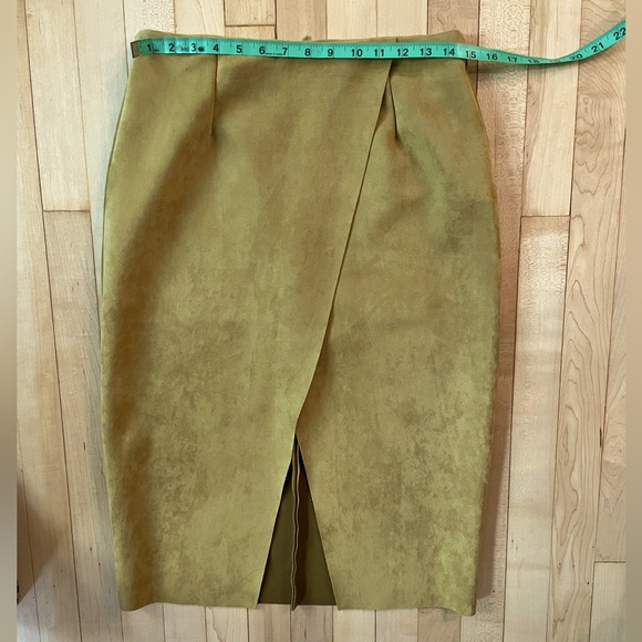 DO+BE Suede Front-Slit Pencil Skirt. Size L (6-8), Very unique piece!! - Picture 5 of 7